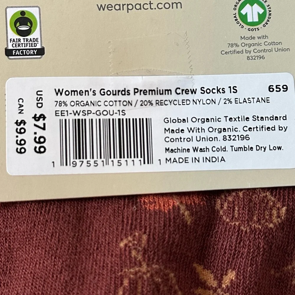 NWT Pact Women’s Premium Crew Socks Fall Pumpkins Leaves Red Orange - Picture 3 of 3